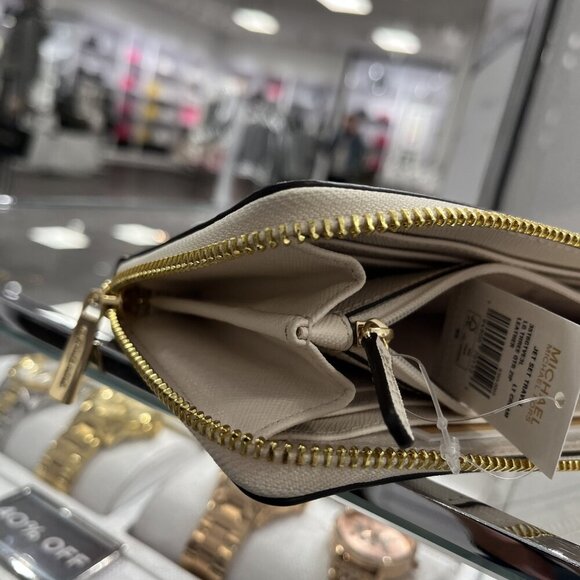 MICHAEL KORS Jet Set Travel Large Saffiano Leather Quarter-Zip Wallet 35T6GTVE3L - Picture 9 of 10